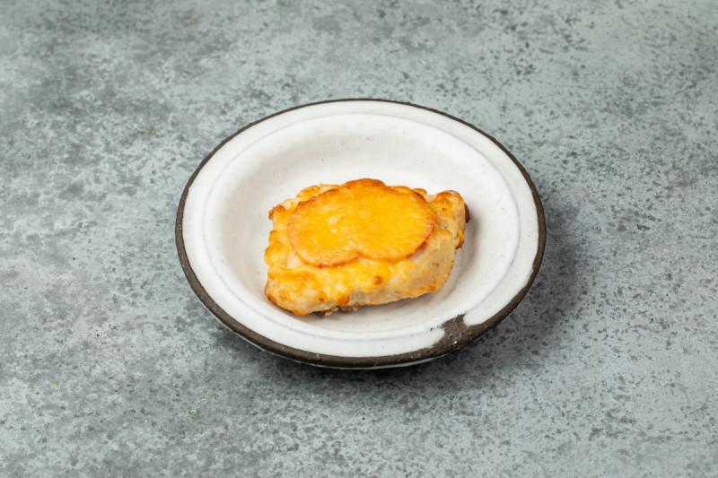 Рыба запеченная с сыром и луком