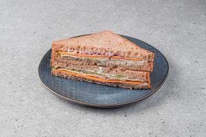 Сэндвич с индейкой и краснокочанной капустой