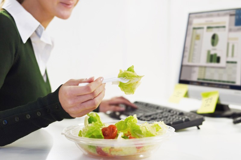 Неумолимая статистика: что едят офисные работники на обед?